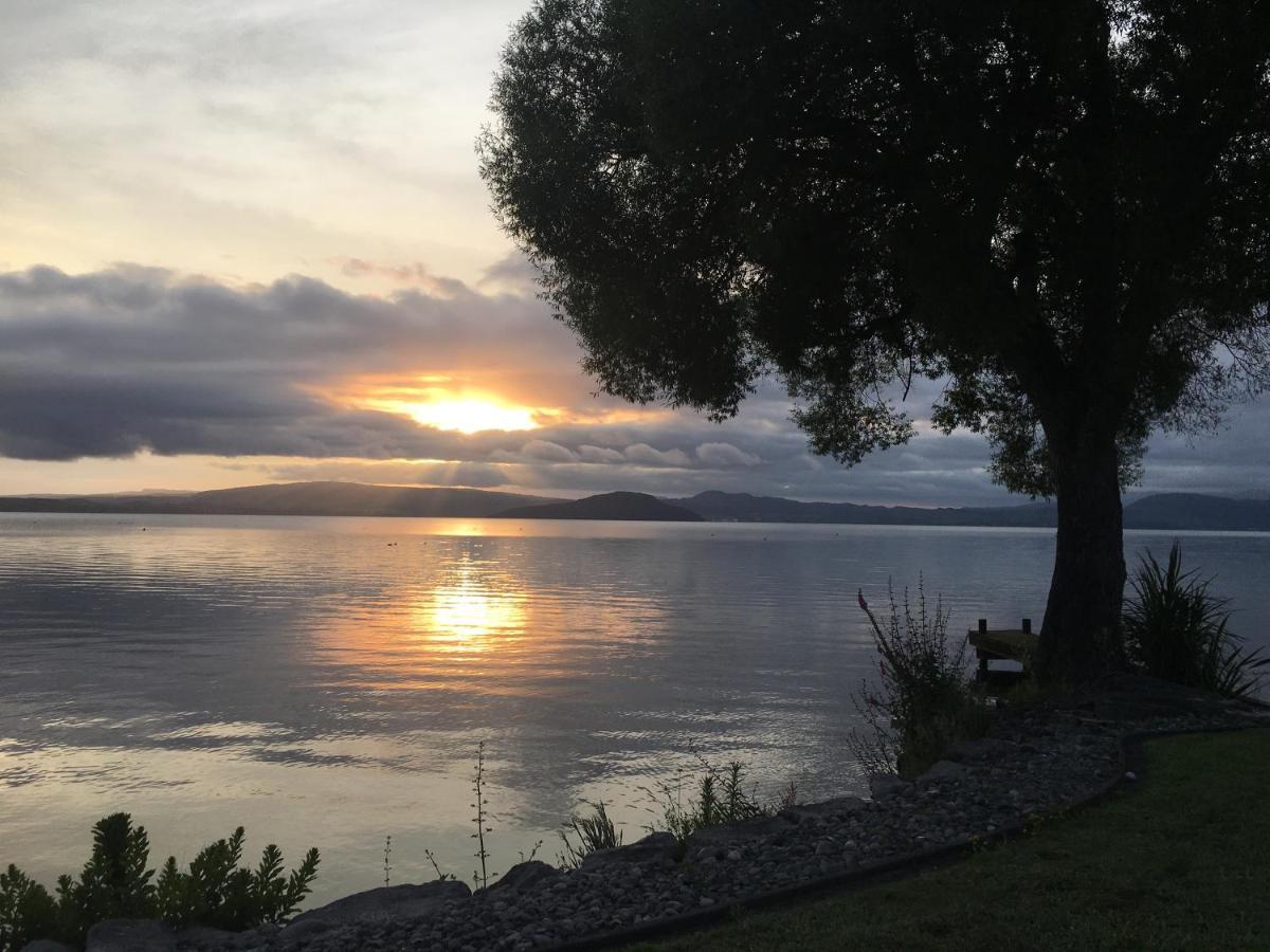 Tranquility Lakefront Rotorua Exterior photo